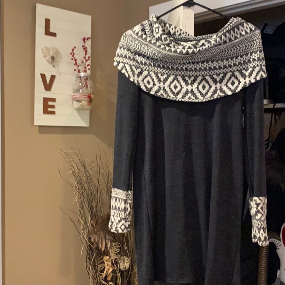 EUC SUPER CUTE CROWL NECK TUNIC